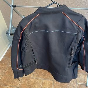 Brand new Ladies Harley Davidson leather coat and sweatshirt. Both are size 2W